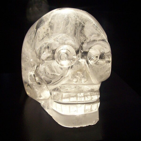 Хрустальный череп из музея в Париже.