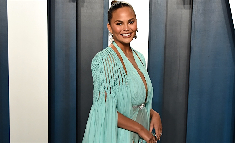 Крисси Тейген рассказала о третьей беременности: отрицательный тест, много паники и никакого ЭКО