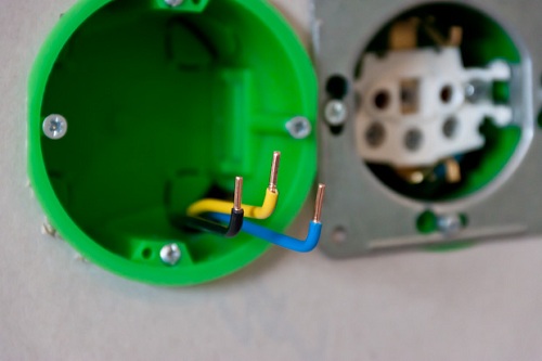 Почему нельзя монтировать новые розетки в старых советских коробках сделай сам,советы