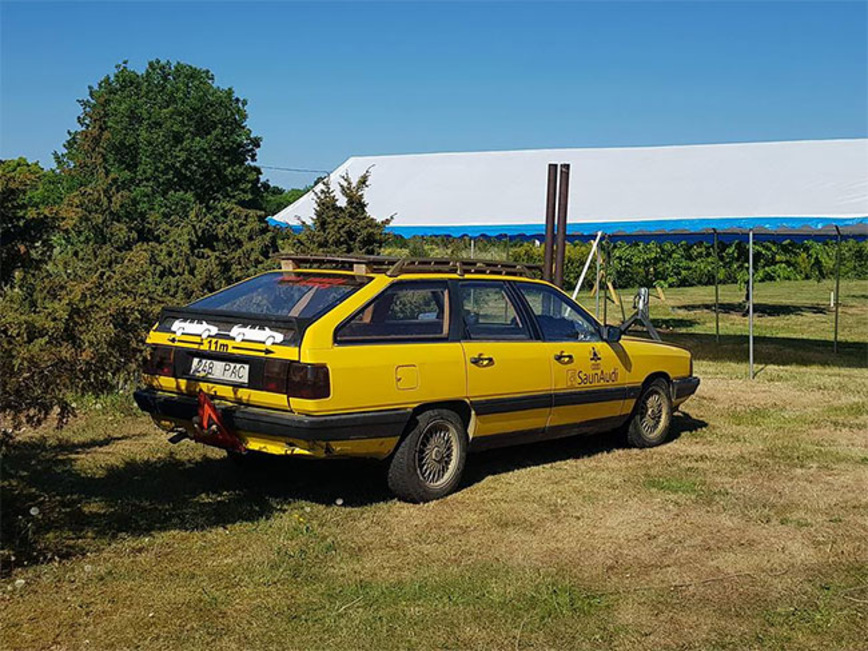 Группа друзей из Эстонии превратила Audi 100 Avant в уютную мобильную сауну автосамоделки,марки и модели,невероятное на дорогах