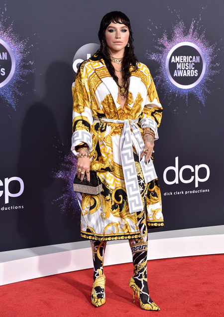 Кристина Агилера, Тейлор Свифт, Селена Гомес и другие на American Music Awards-2019 Кристина Агилера, Тейлор Свифт, Селена Гомес и другие на American Music Awards-2019 Звезды,Красная дорожка