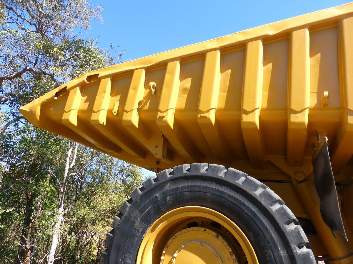 Поднявшийся при движении кузов грузовика повредил опору ЛЭП в Минеральных Водах