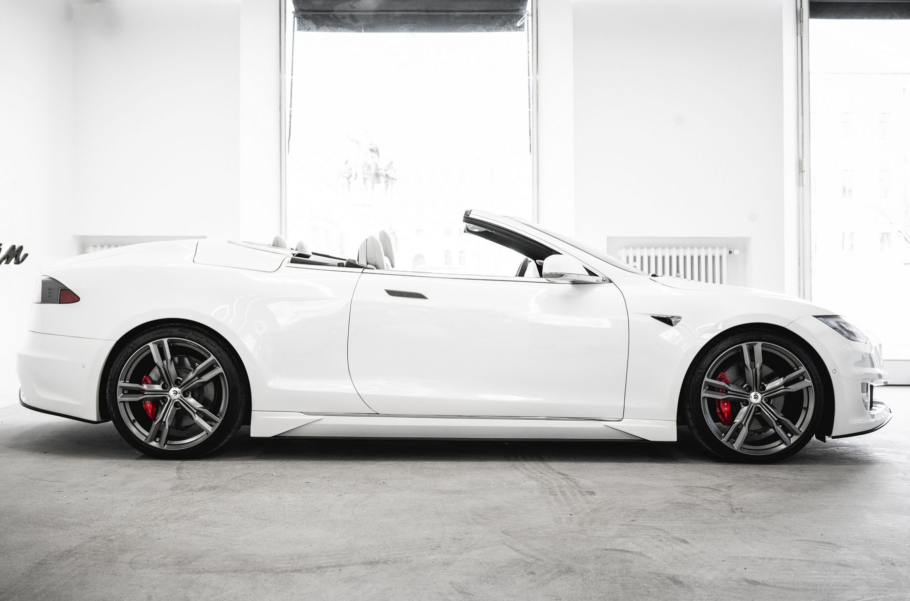 Удивительные «Теслы»: от кабриолета до катафалка Удивительные «Теслы»: от кабриолета до катафалка ##,Селектор