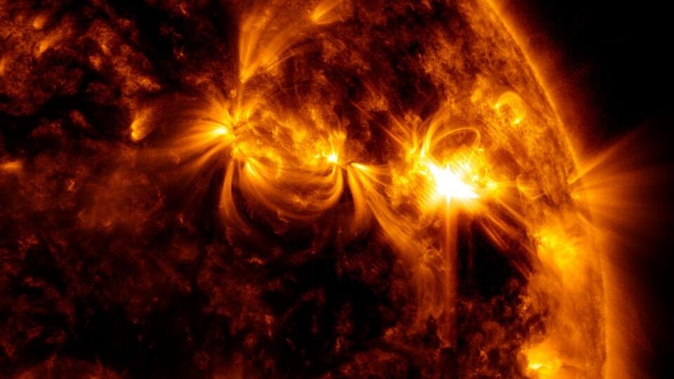 Ждем магнитные бури сверхкласса: на Солнце произошло пять вспышек