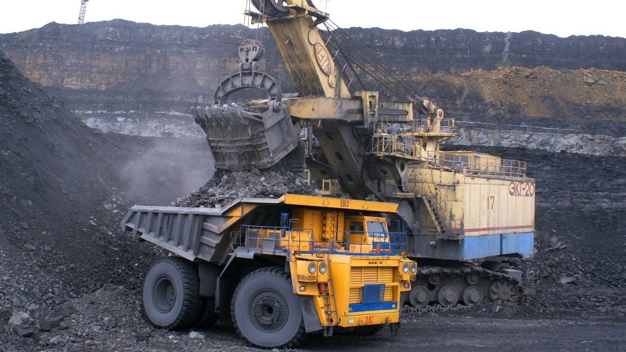Пожилая украинка назвала издевательством отношение правительства к шахтерам