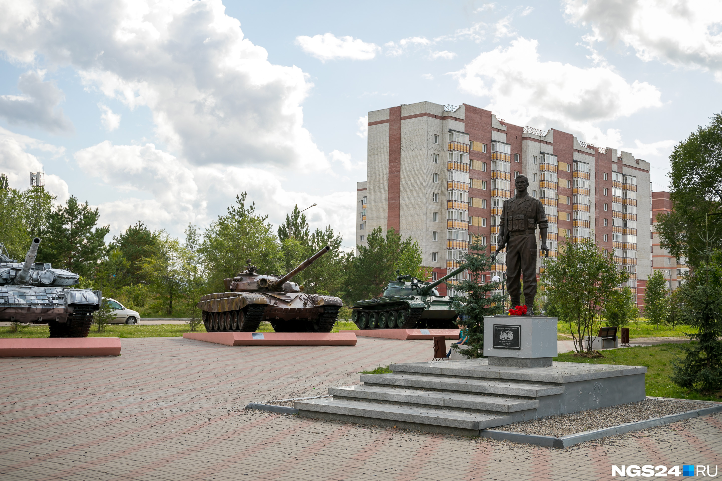 Сосновоборск красноярский край. Сосновоборск танки. Аллея славы Сосновоборск. Памятники Сосновоборска Красноярского края. Сосновоборск достопримечательности.