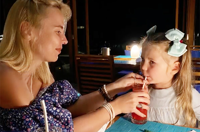 Веселый день рождения и купание в океане: как Пелагея с дочерью отдыхают на Мальдивах Звездные дети