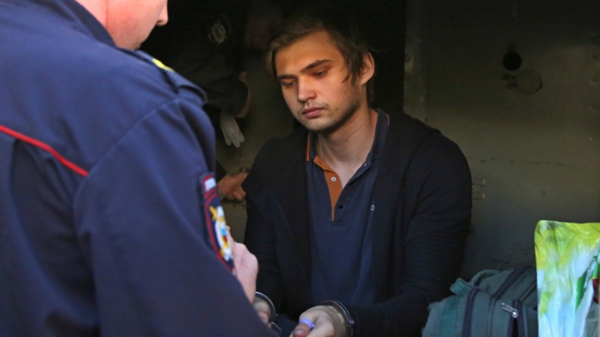 Блогер ловивший покемонов в церкви Блогер ловивший покемонов в церкви