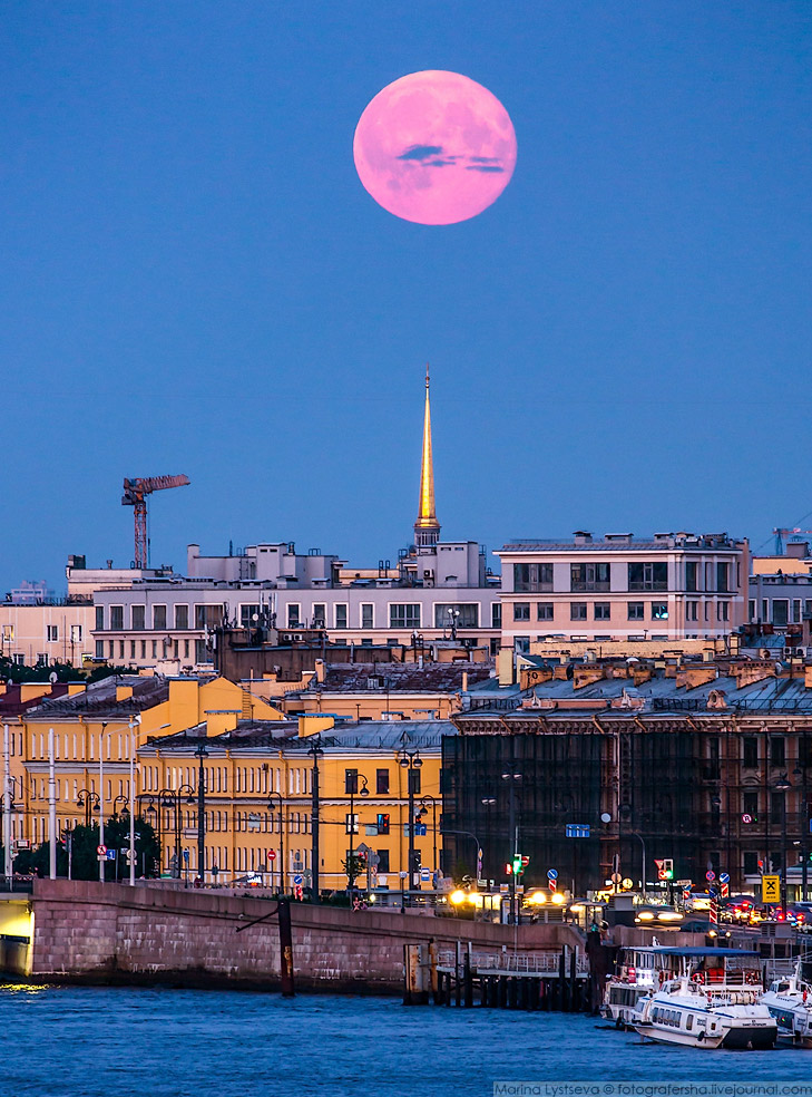 Лунное затмение в Санкт-Петербурге