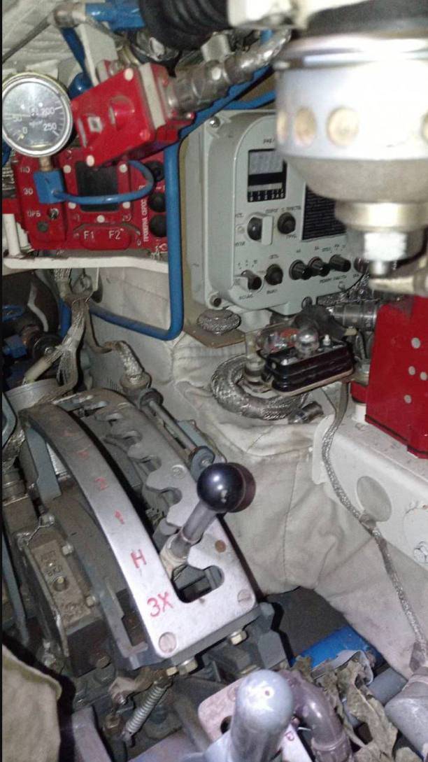 Почему бросили Т-90М в украинском лесу? Почему бросили Т-90М в украинском лесу? армия,танки