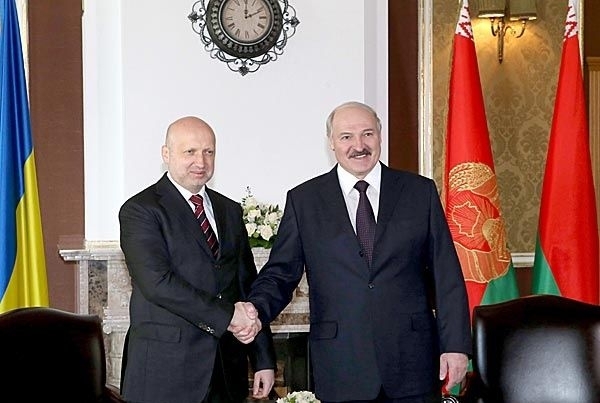 Лукашенко в Киеве отчитался перед «добрым знакомым» Турчиновым и назвал себя «северным родственником» Украины