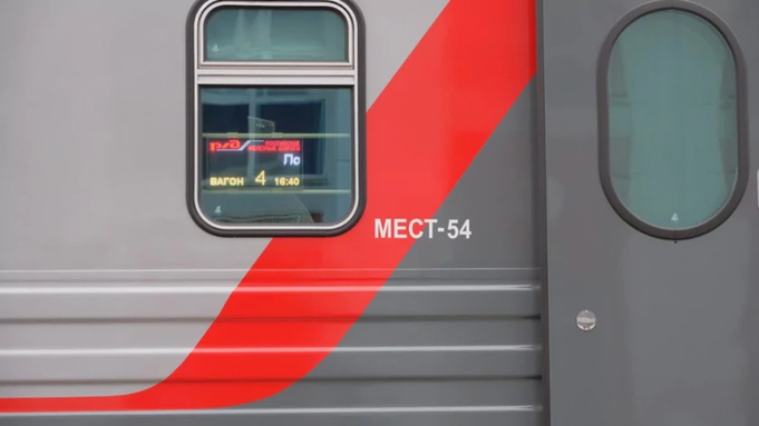 Поезд на ж/д вокзале Барнаула / Фото: amic.ru