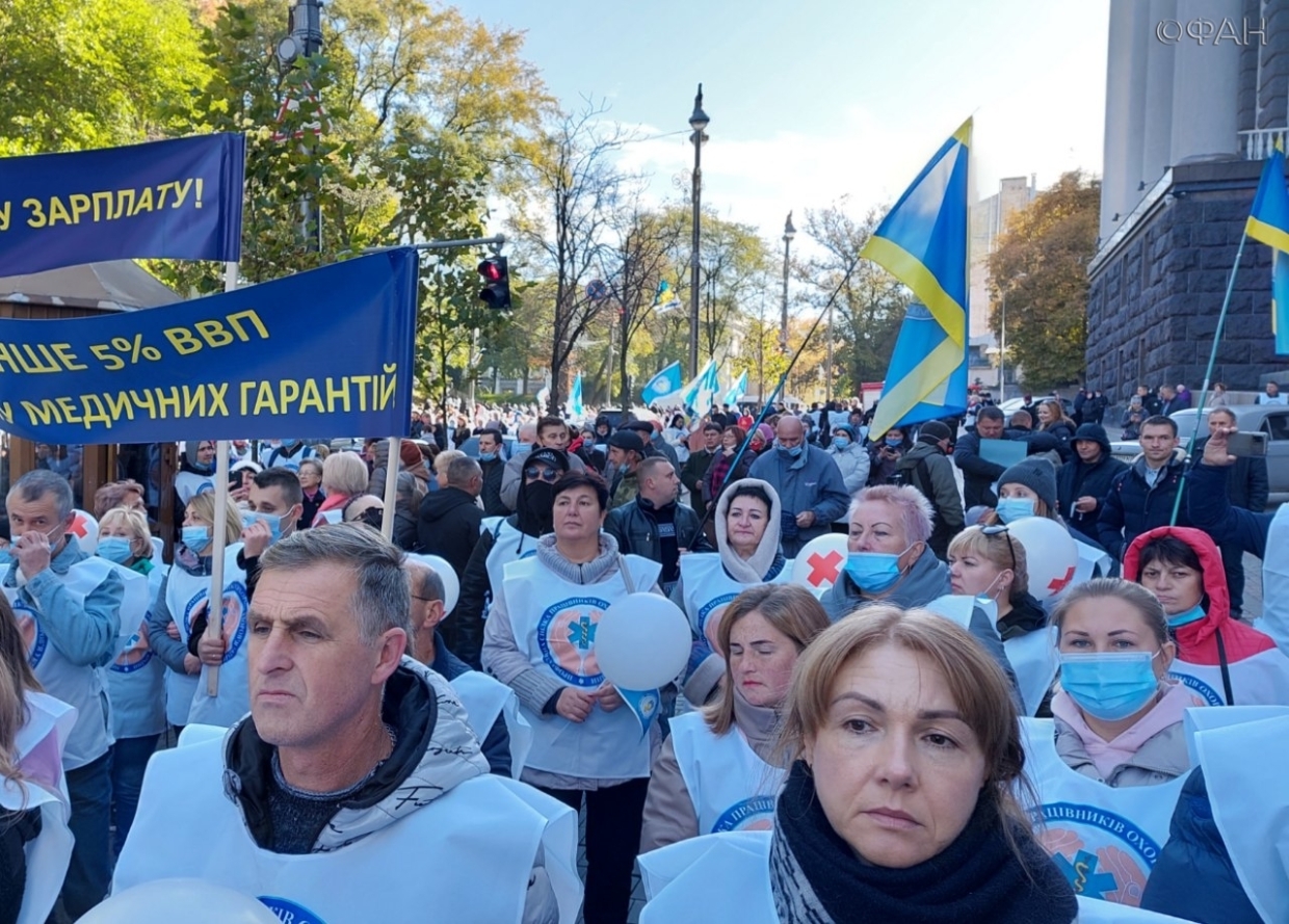 Профсоюзы Украины вышли на протест у кабмина: «Зеленский, хватит унижать и обманывать свой народ»