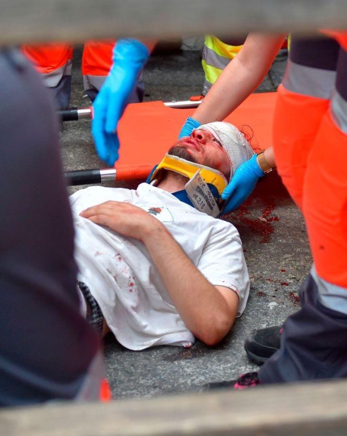 Слабоумие и отвага: забег быков на фестивале Сан-Фермин в Испании Слабоумие и отвага: забег быков на фестивале Сан-Фермин в Испании заграница,страны,туризм