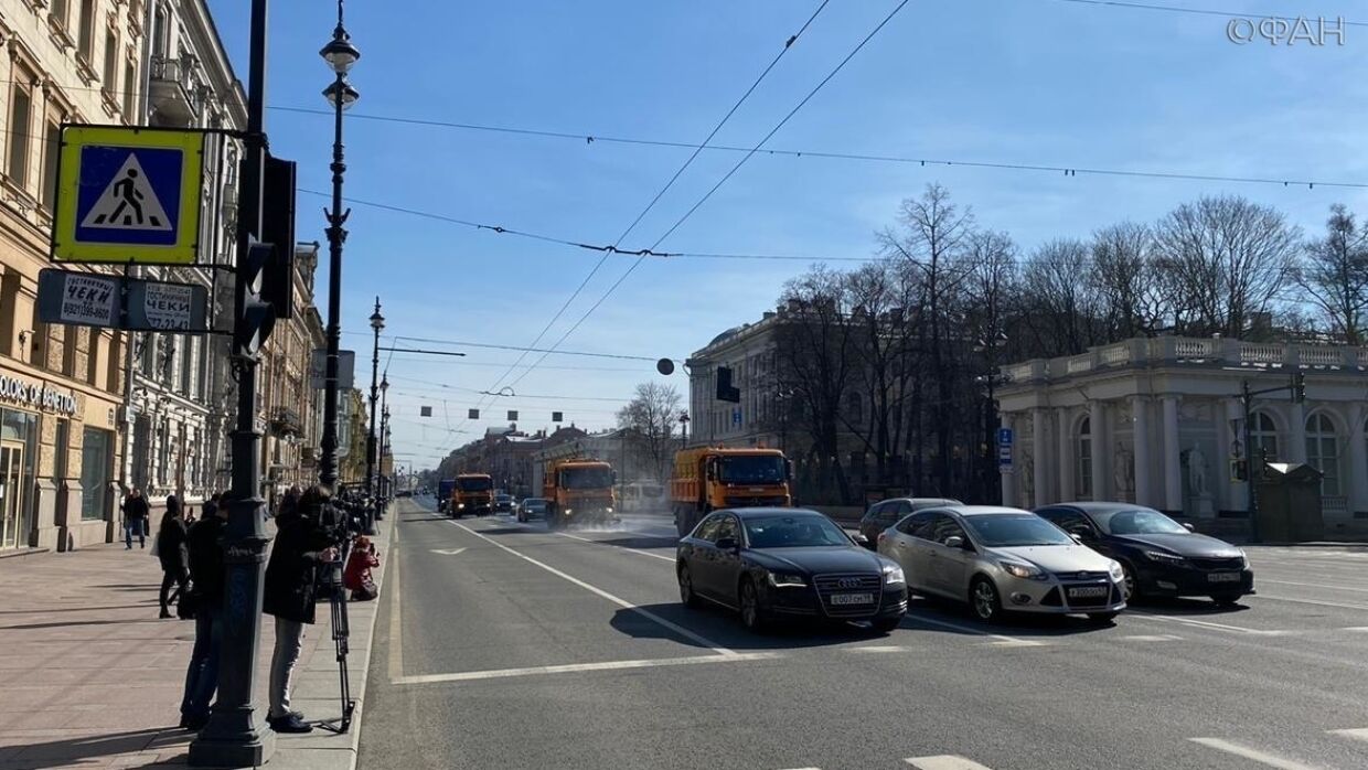 Власти Петербурга поручили «Водоканалу» дезинфицировать улицы