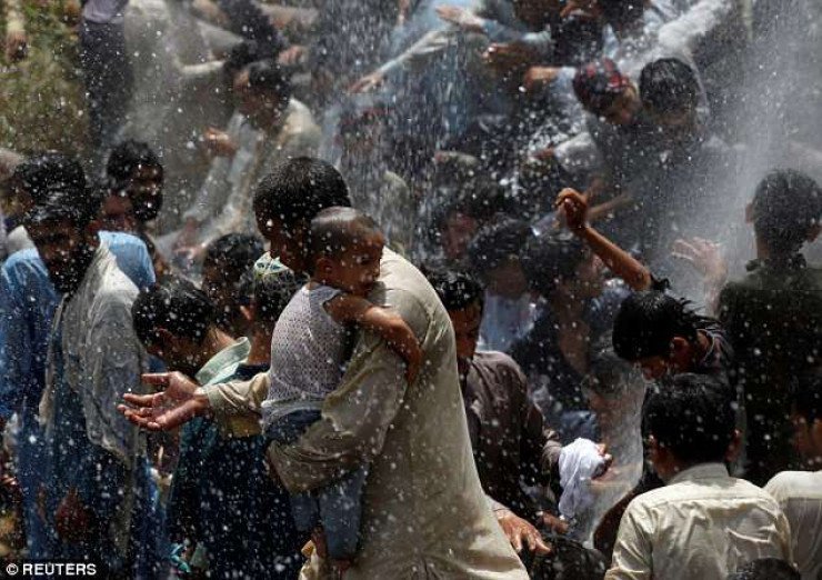 В Пакистане от аномальной жары погибло более 60 человек аномальная жара, в мире, жара, новости, пакистан, погода, происшествия, фото
