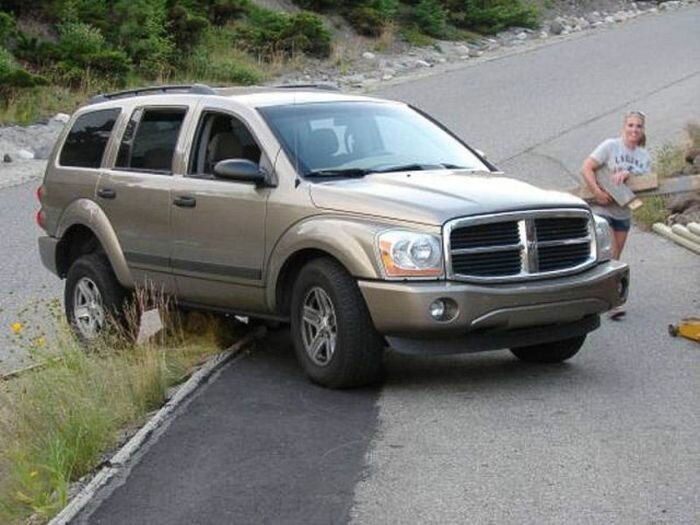 Девушки за рулем иногда делают глупости... Девушки за рулем иногда делают глупости... отдых,юмор