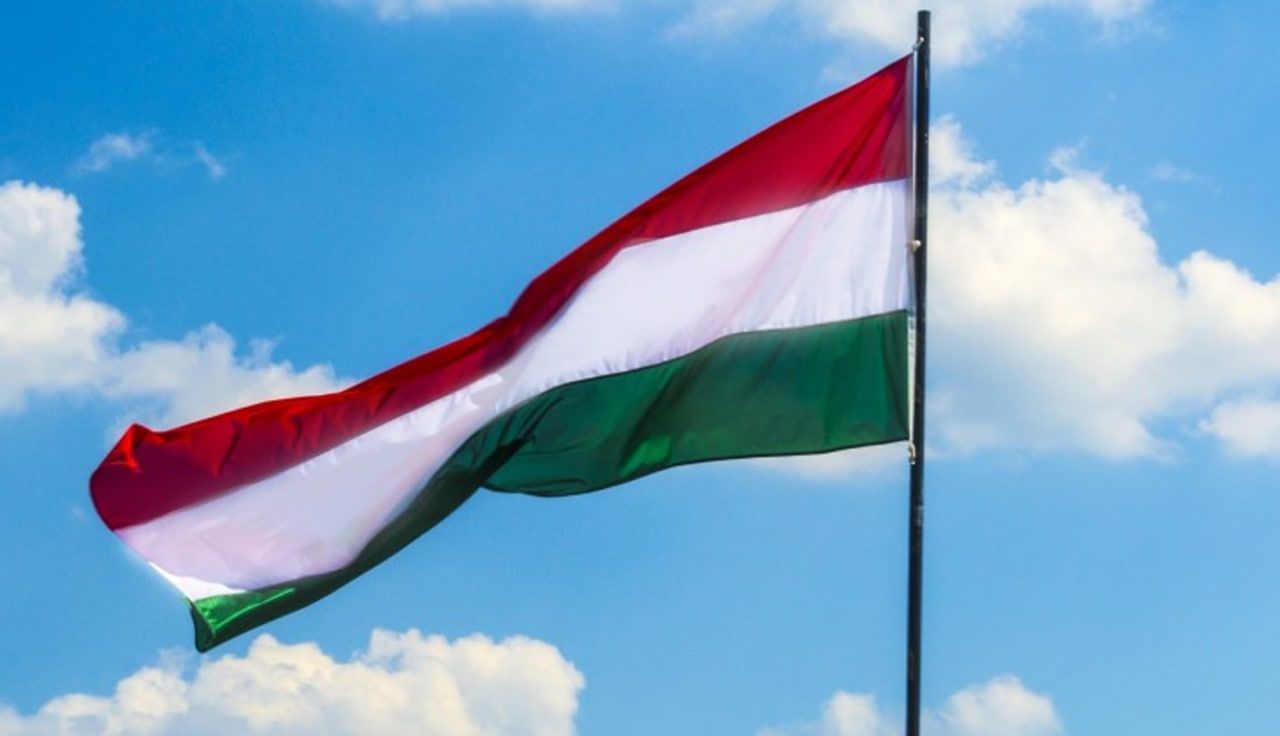 Венгрия продолжит выдавать россиянам шенгенские визы Политика