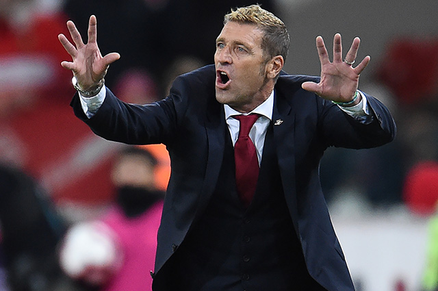 Массимо Каррера уволен с поста главного тренера футбольного клуба Массимо Каррера уволен с поста главного тренера футбольного клуба