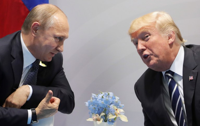 Президент США Дональд Трамп был завербован Россией и действует в интересах президента РФ Владимира Путина