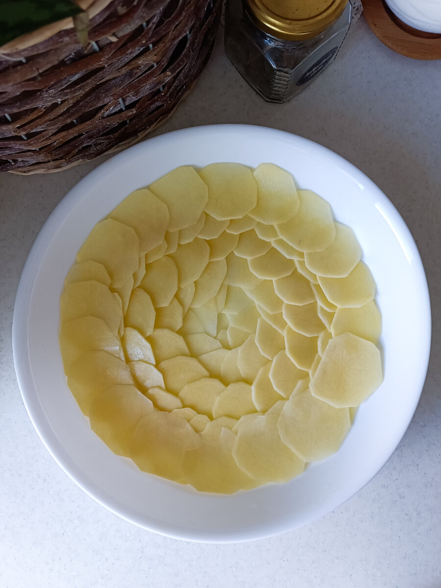 Картофельные запеканки - сытный, беспроигрышный вариант ужина. А рыбные консервы отличная альтернатива свежей рыбе, которая не всегда есть в холодильнике.-5