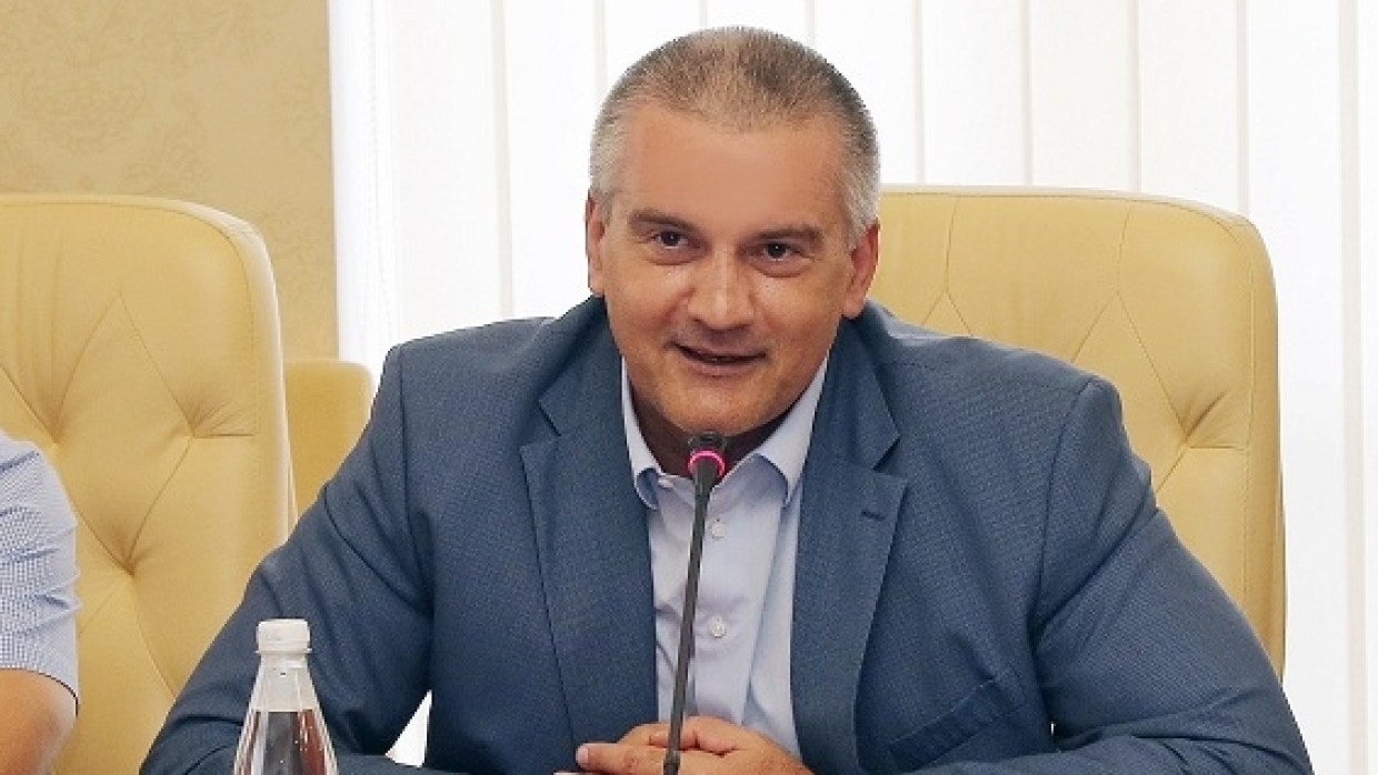 Глава Крыма Аксенов похвалил «образцового налогоплательщика» Зеленского Общество