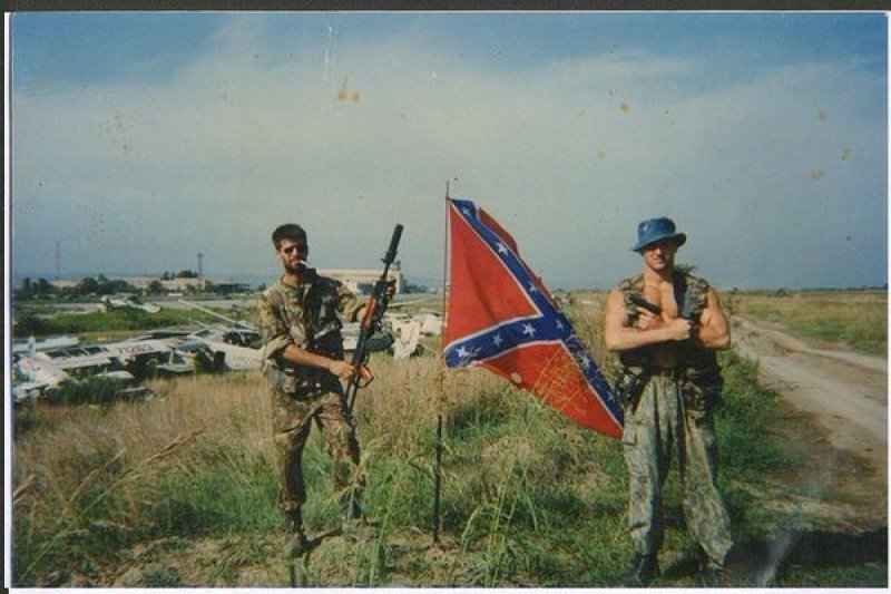 Российские солдаты с флагом Конфедерации в Грозном, Чечня, Первая чеченская война, 1996 год. знаменитости, интересные фото, фото