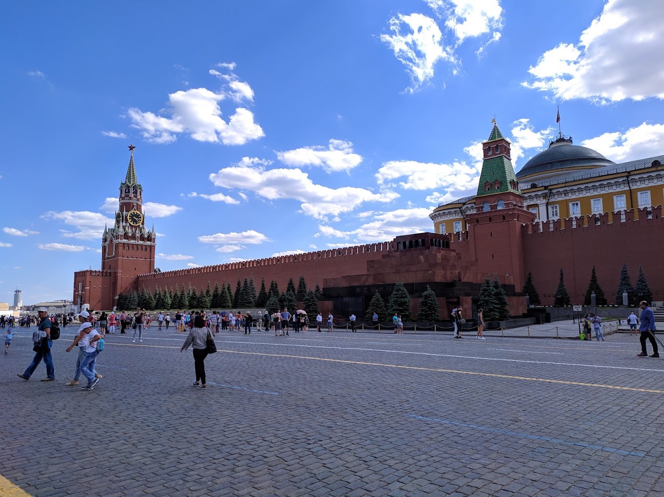 кремлевская стена в санкт петербурге