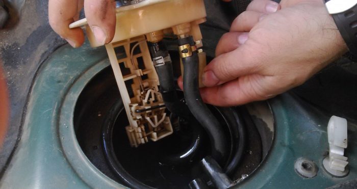 Сколько можно проехать на авто, если загорелась лампочка Сколько можно проехать на авто, если загорелась лампочка