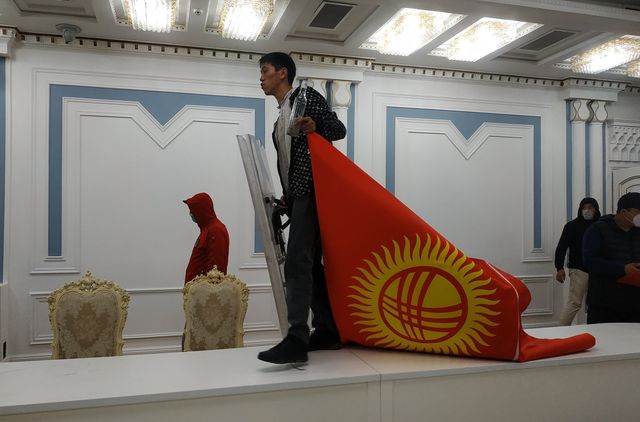 «Живе, Кыргызстан!» — краткая предыстория одного микромайдана геополитика