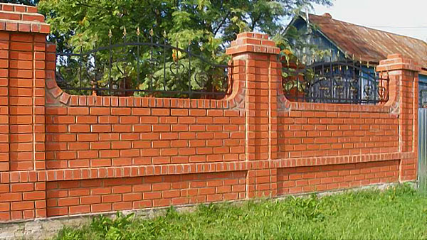 Возводим забор из кирпича своими силами сделай сам