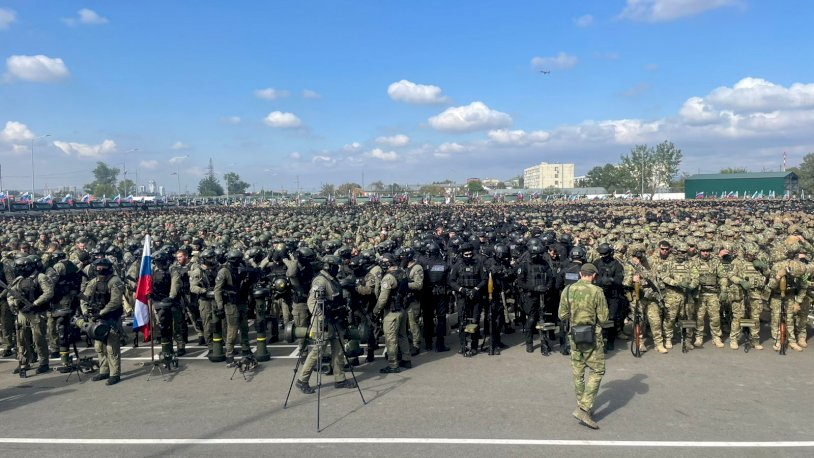 20 тысяч чеченских бойцов на построении в Ханкале - в честь 70-летия ВВП