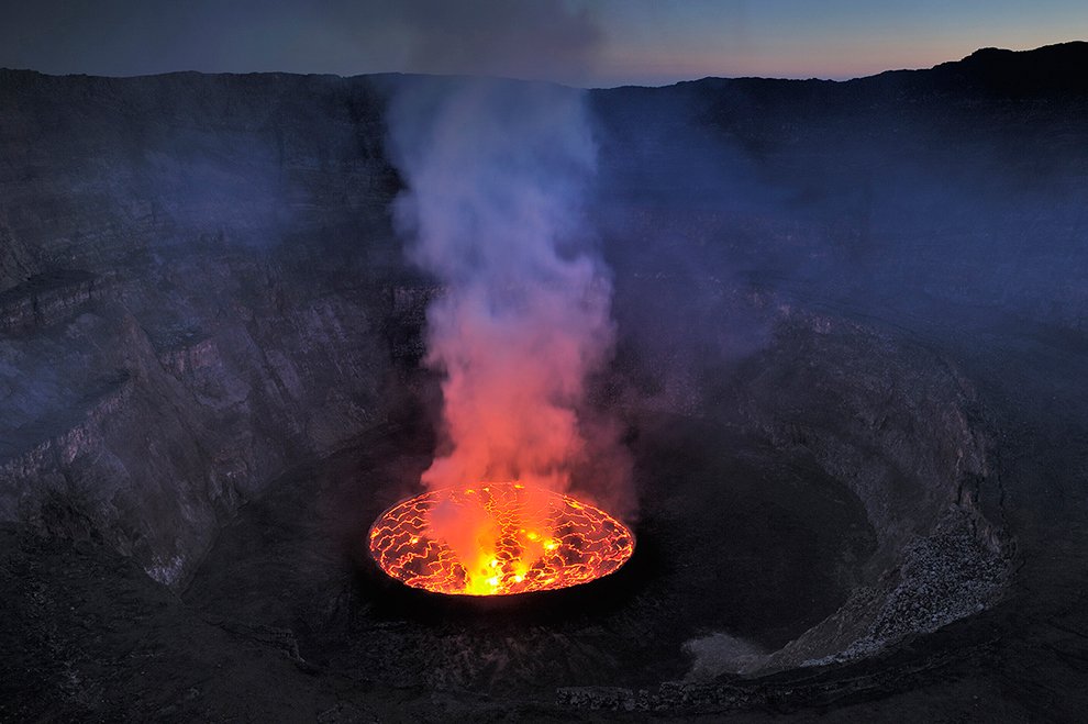 Кратер вулкана Ньирагонго