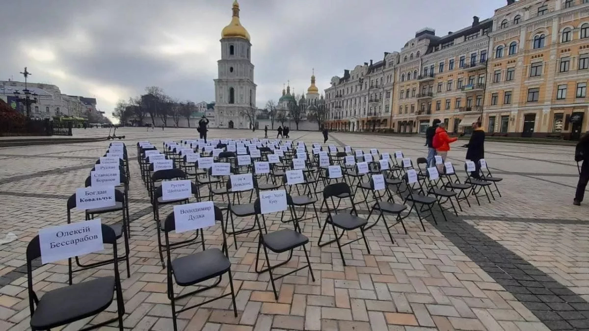 На Софиевской площади в Киеве прошла акция «Пустые стулья», посвященная проукраинским и крымскотатарским экстремистам,...