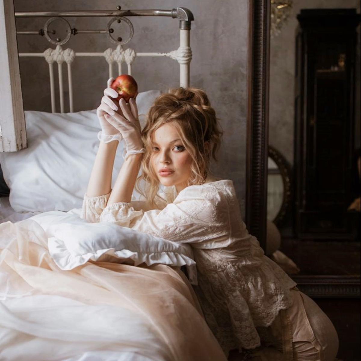 Как нельзя ставить кровать: напротив зеркала и еще 5 частых ошибок кровать, кровати, взрослых, напротив, может, лучше, будет, кроватью, слишком, чтобы, вызывают, часов, спальне, воздуха, касается, всего, непосредственно, двери, изголовьем, детей