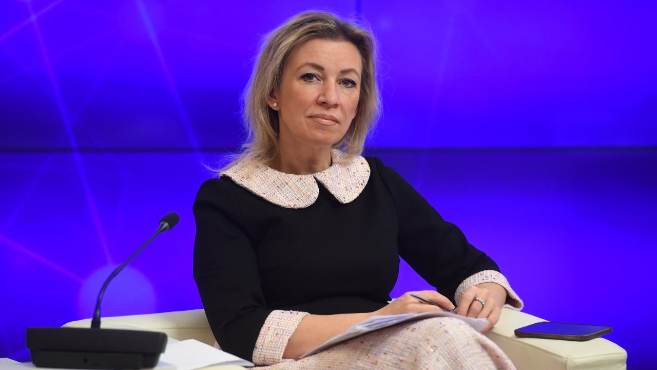 Захарова: Россия не планирует опускать железный занавес по примеру стран Европы