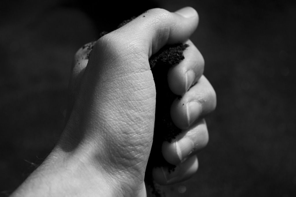 Две женщины устроили драку на глазах у соседей в Южно-Сахалинске