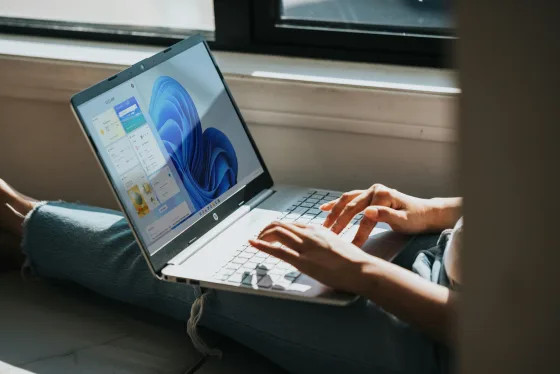 Microsoft внедрит ИИ-ассистента в панели задач Windows 11