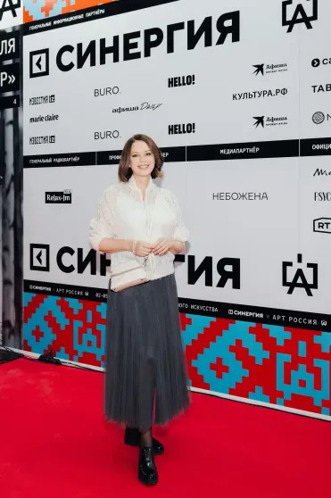 Филипп Киркоров, Дмитрий Песков и Татьяна Навка, Тимати с возлюбленной Валентиной Ивановой посетили ярмарку современного искусства 