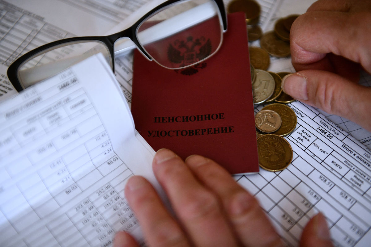 РБК: иностранные банки удерживают выплаты пенсий россиянам из-за санкций
