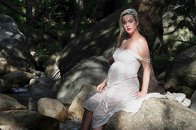 Беременная Кэти Перри представила кадры из новой фотосессии