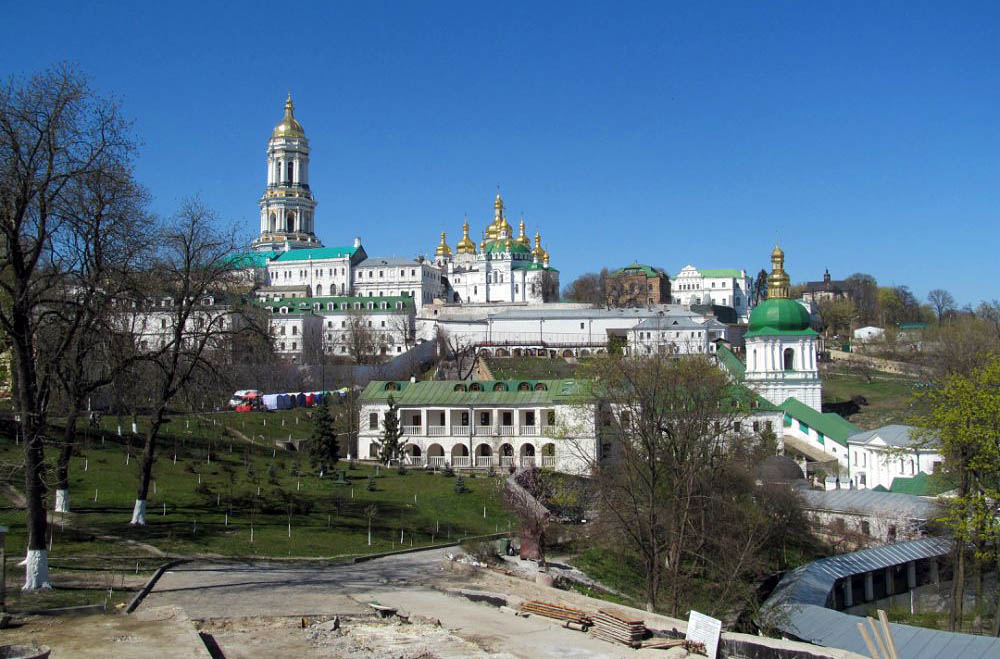 Апрельский Киев. Памятники, плакаты, символы, Лавра Апрельский Киев. Памятники, плакаты, символы, Лавра