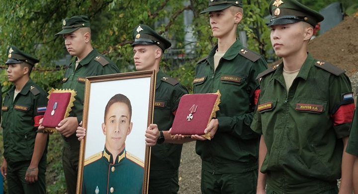 ПОСТАВИЛ БМП ПОД ПРЯМОЙ УДАР: СЫН ЧИНОВНИКА СПАС ИЗ ЛОВУШКИ РУССКИХ БОЙЦОВ россия