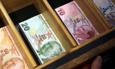 Turkish lira banknotes are pictured at a currency exchange office in Istanbul, Turkey August 13, 2018. REUTERS/Murad Sezer