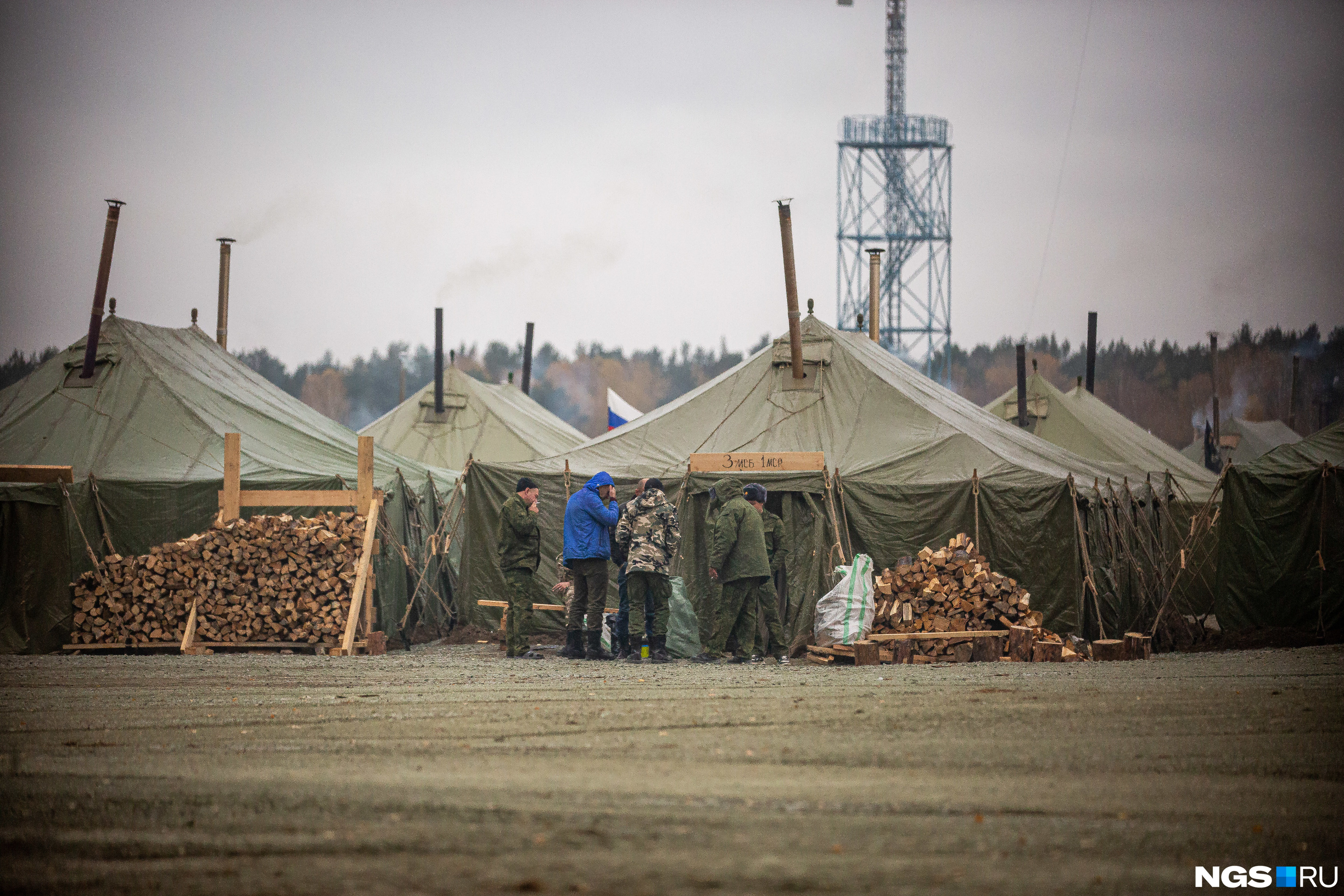 Военный палаточный лагерь