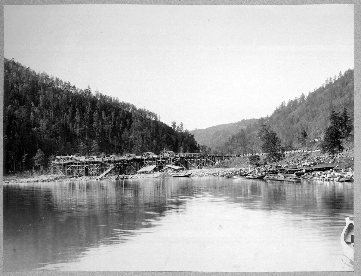 Ангасольский каменный виадук, 1911 г. Источник https://zen.yandex.ru/media/siberia/krugobaikalskaia-jeleznaia-doroga-v-fotografiiah-100-let-nazad-i-segodnia-5d7b68906d29c13cef8cbaac