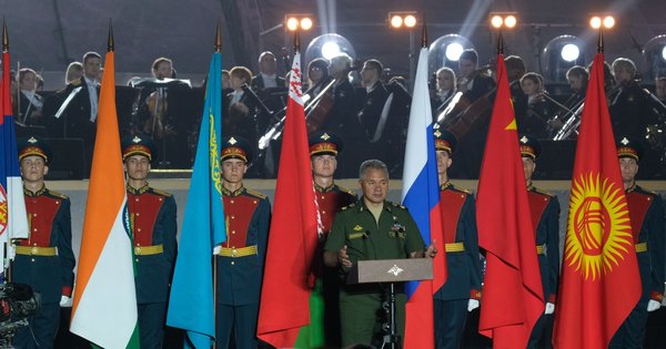 Запад проморгал: Под носом у НАТО формируется мощнейший военный кулак Запад проморгал: Под носом у НАТО формируется мощнейший военный кулак