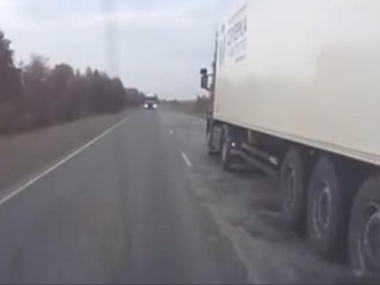 Как ГИБДД лишает прав за обгон там, где нет запрещающих знаков и разметки Как ГИБДД лишает прав за обгон там, где нет запрещающих знаков и разметки авто и мото,автоновости,гибдд,Россия