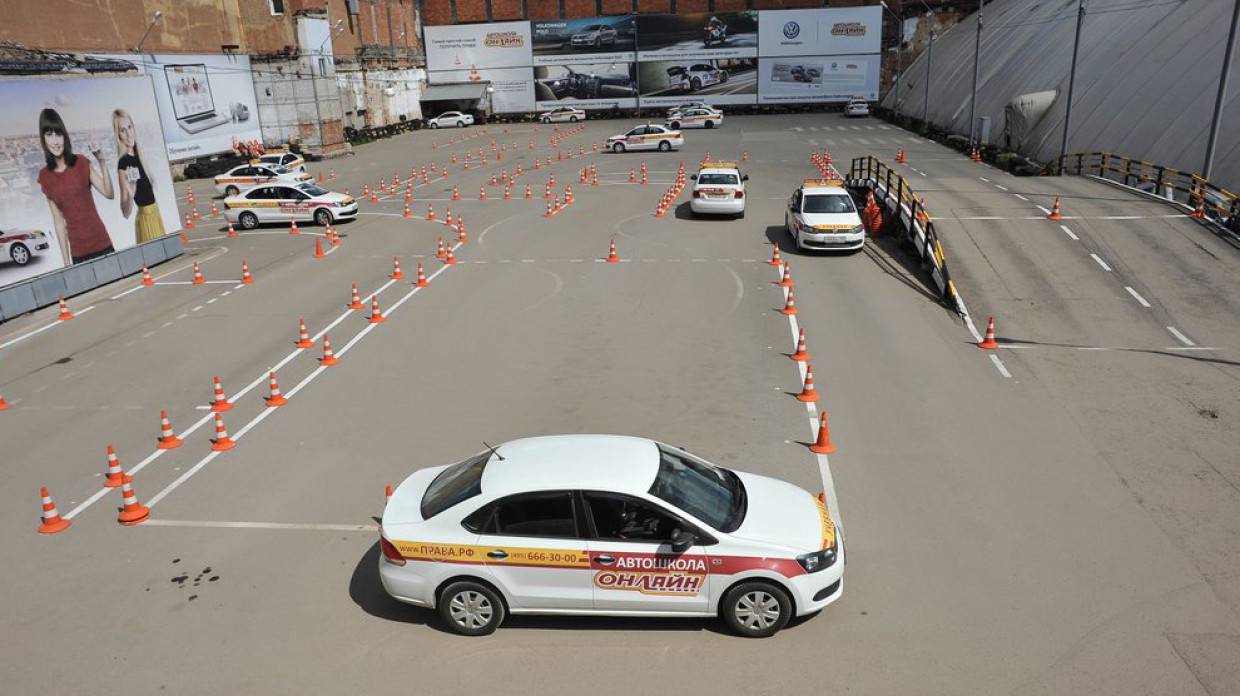 Минэкономики не поддержало идею Минпросвещения отменить площадки в автошколах