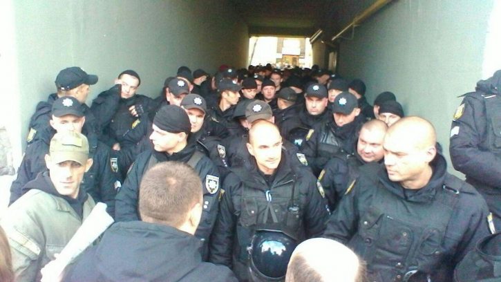Полиция заблокировала офис Саакашвили с палатками